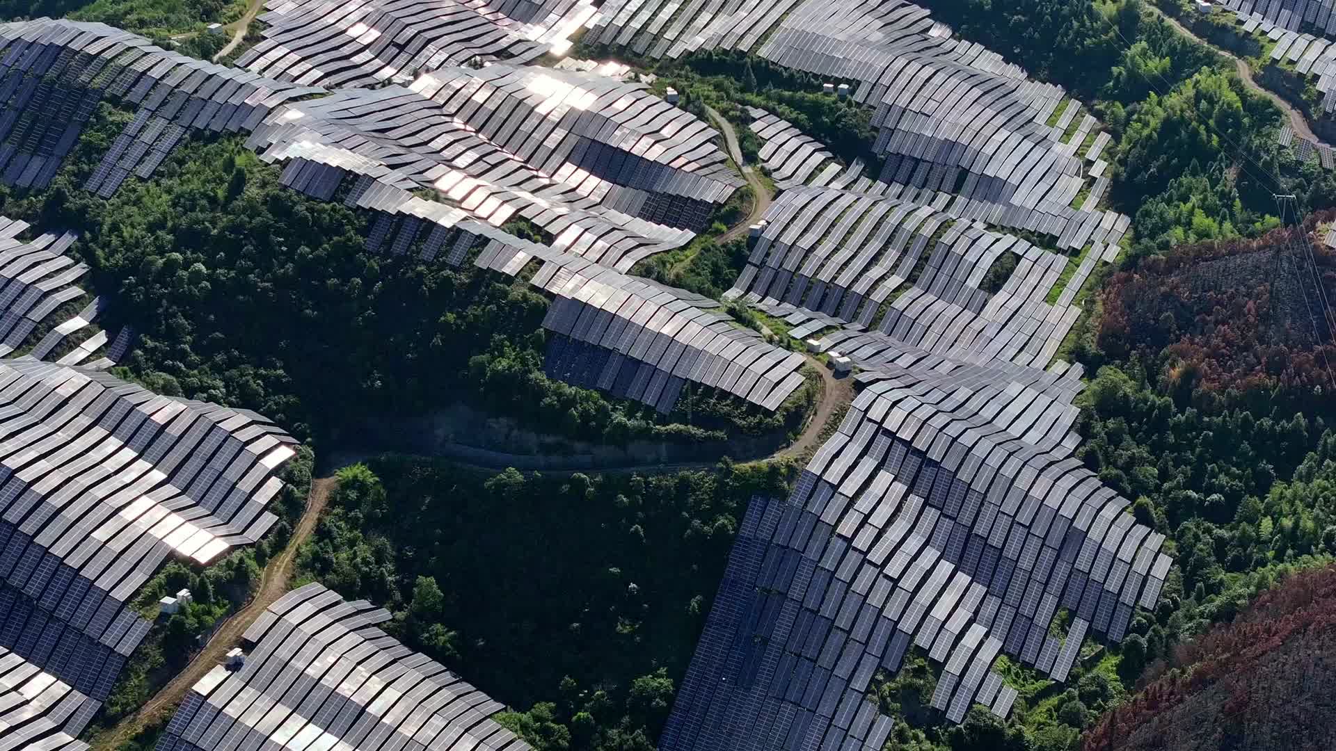 新能源太阳能光伏发电站视频的预览图