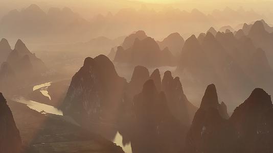 航拍日出金色的喀斯特山脉风光绝美中国风光视频的预览图