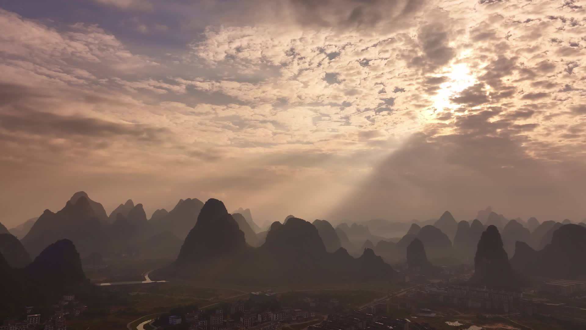 桂林山水日出风光视频的预览图