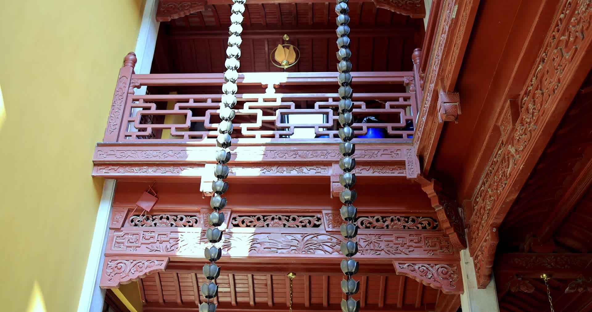 杭州灵隐寺清晨阳光禅意寺庙视频的预览图
