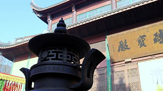 杭州灵隐寺清晨阳光禅意寺庙视频的预览图