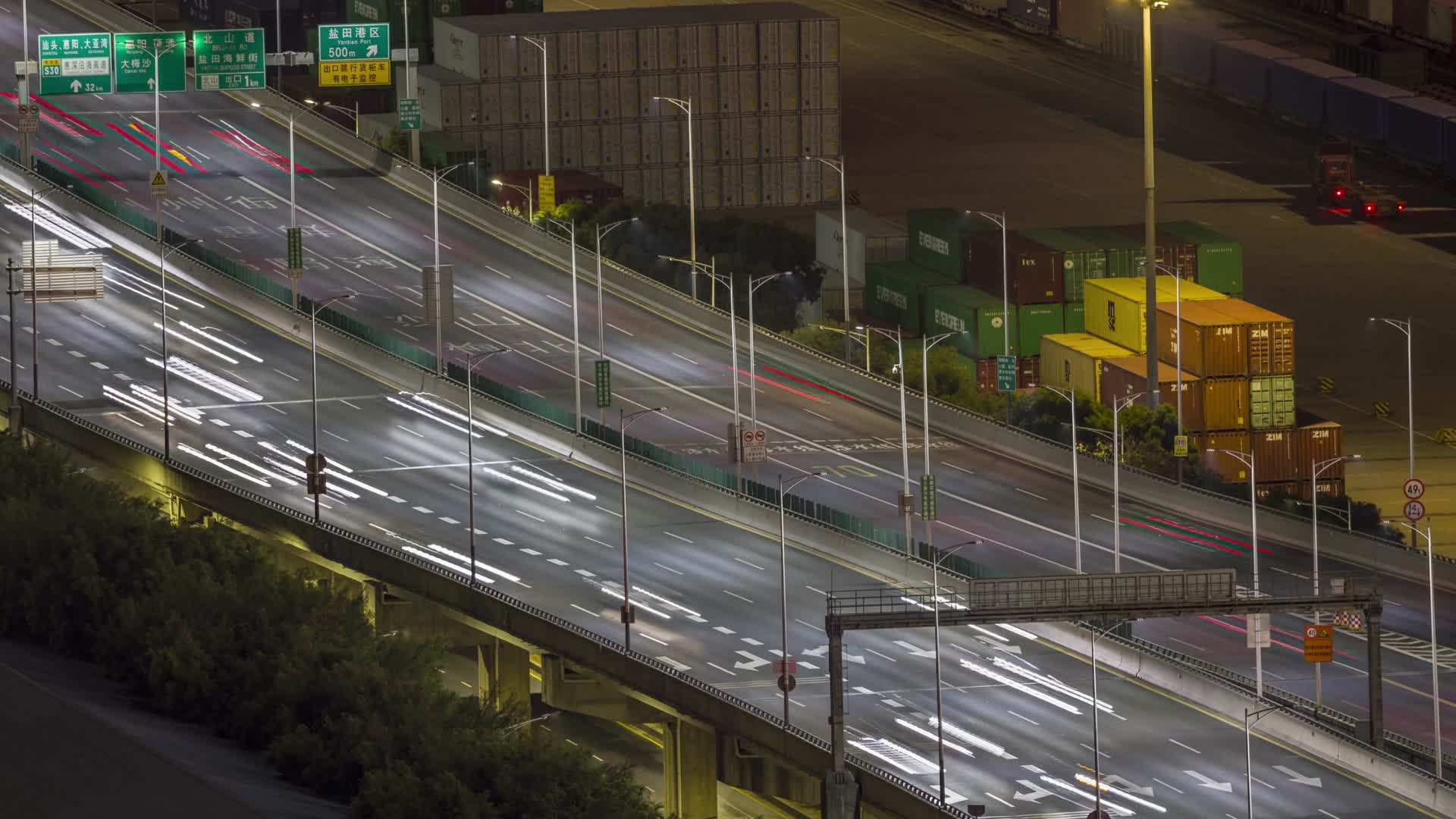 高速行驶的车辆延时高速公路视频的预览图