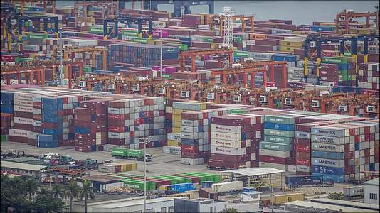 盐田港超大型集装箱港口延时视频的预览图