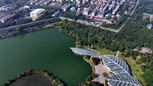 航拍南京玄武湖植物园视频的预览图