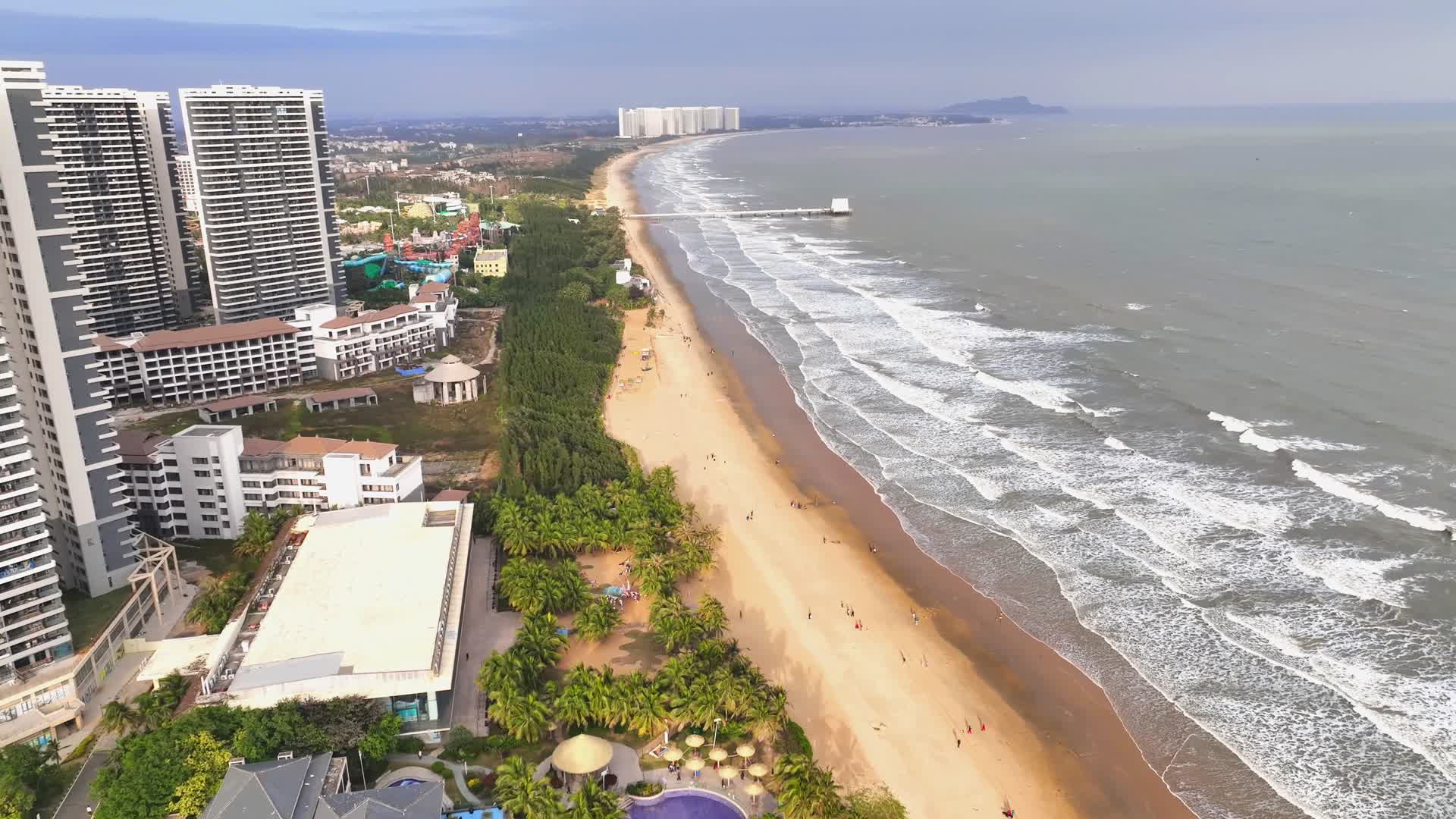海滨海浪沙滩国际度假区椰林浴场视频的预览图