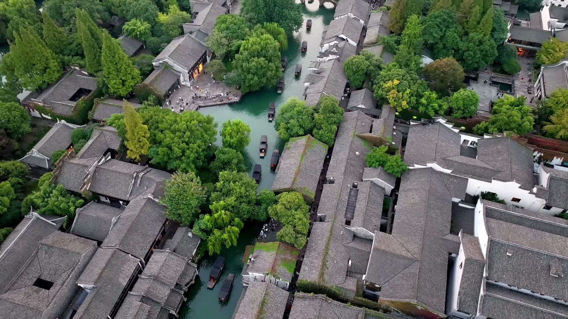 航拍著名古镇乌镇景区视频的预览图