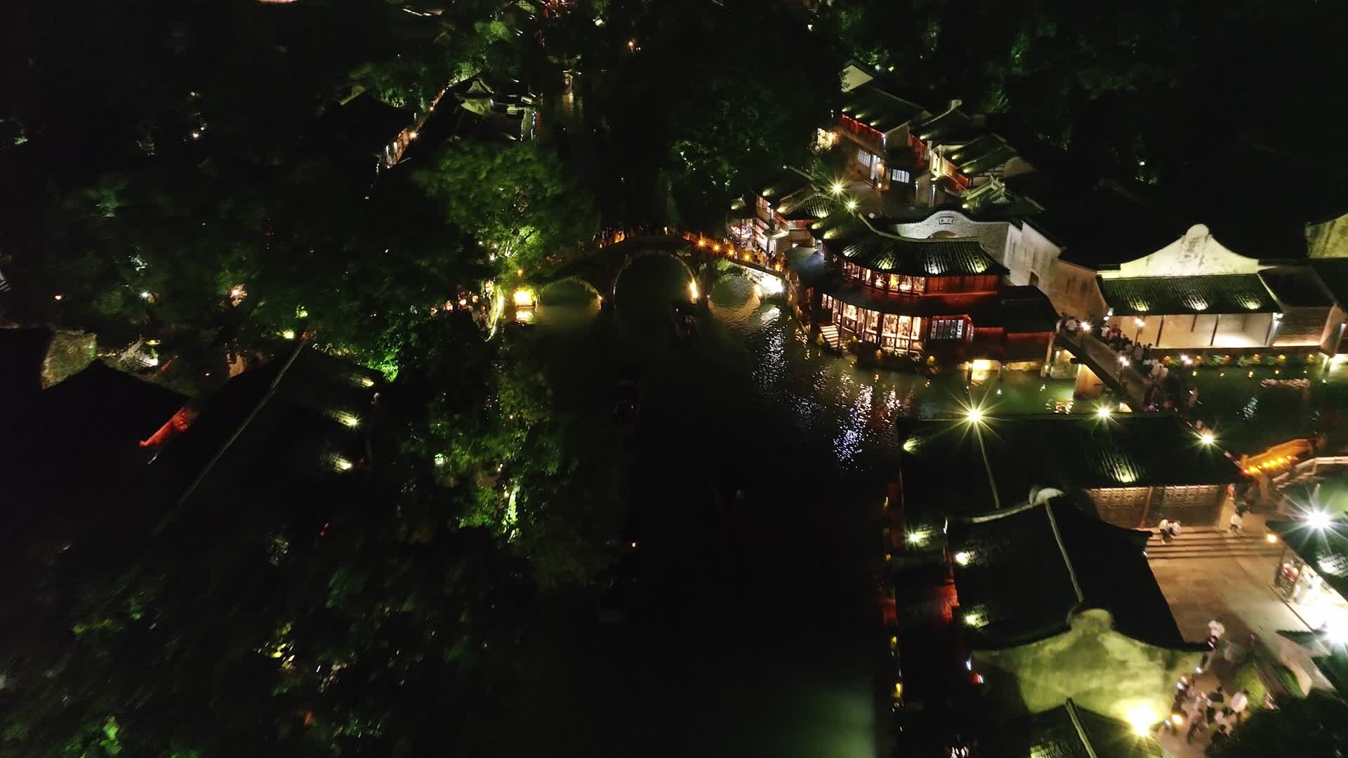 航拍乌镇古镇夜景视频的预览图