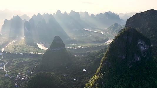 桂林十万大山日出喀斯特地貌风光视频的预览图