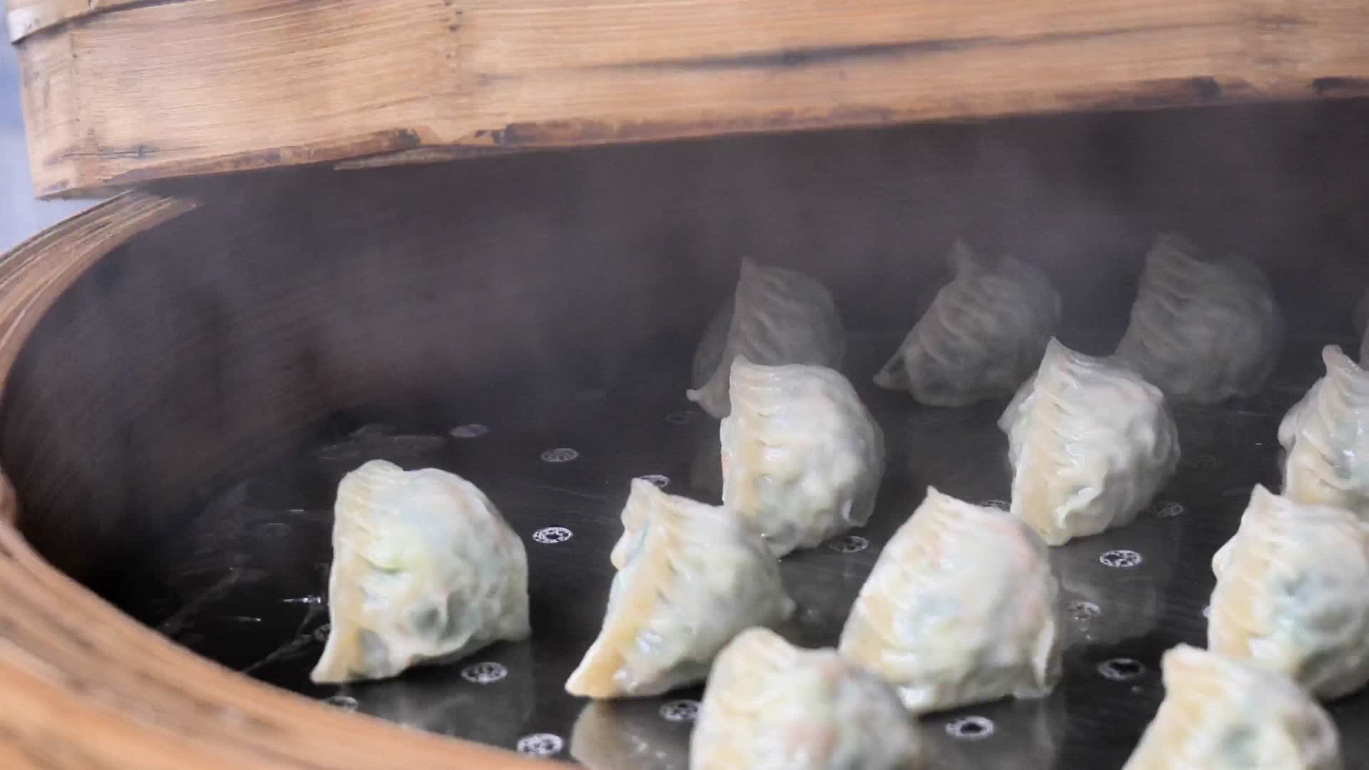 美味的小吃蒸饺视频的预览图