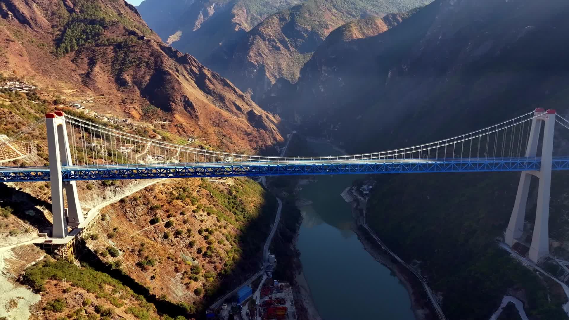 航拍云南金沙江特大桥日出视频的预览图