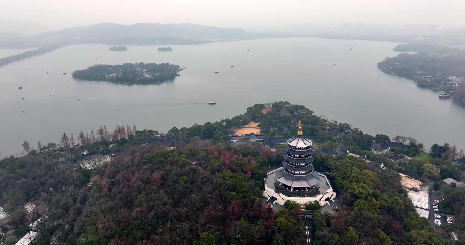 中国杭州西湖雷峰塔烟雨江南航拍视频的预览图