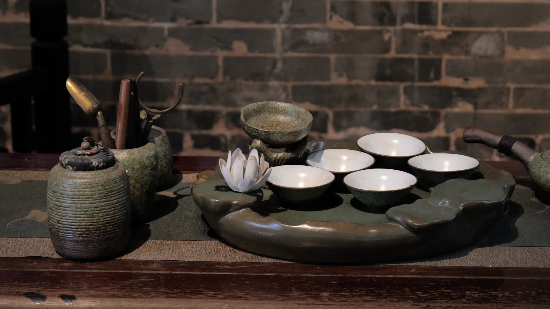 中式茶具精美茶艺文化视频的预览图