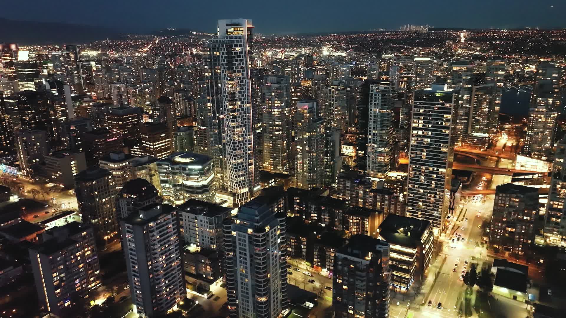 航拍璀璨繁华的城市夜景视频的预览图