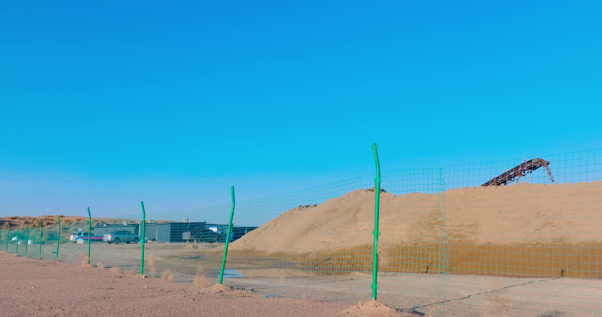 达旗展旦召沙漠砂场航拍51K视频的预览图
