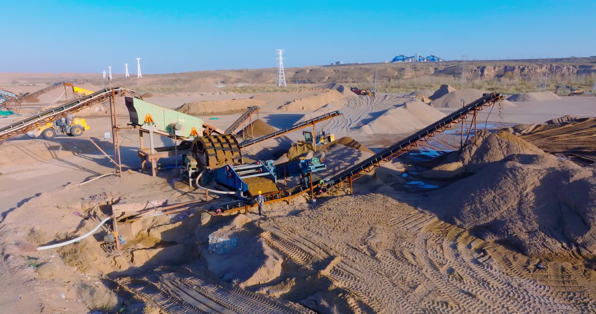 达旗展旦召沙漠沙场航拍51K视频的预览图