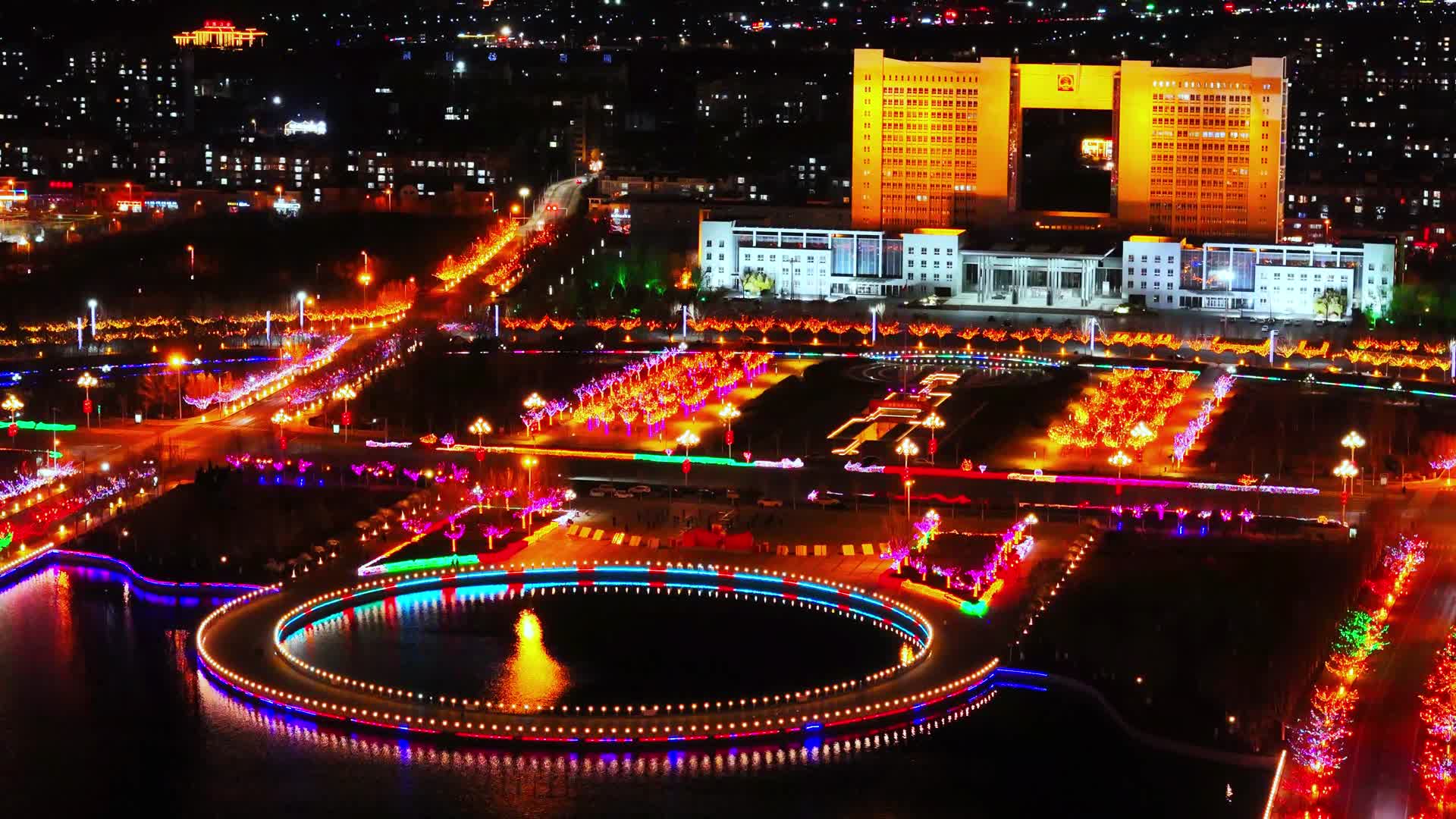 航拍无棣县莲池广场夜景视频的预览图
