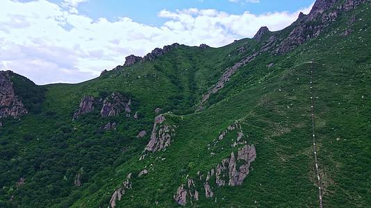 北京门头沟灵山自然风景区东灵山航拍自然世界风景春夏风景视频的预览图