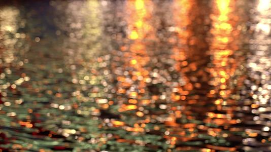 天津海河波光粼粼的水面夜景灯光投影背景视频的预览图