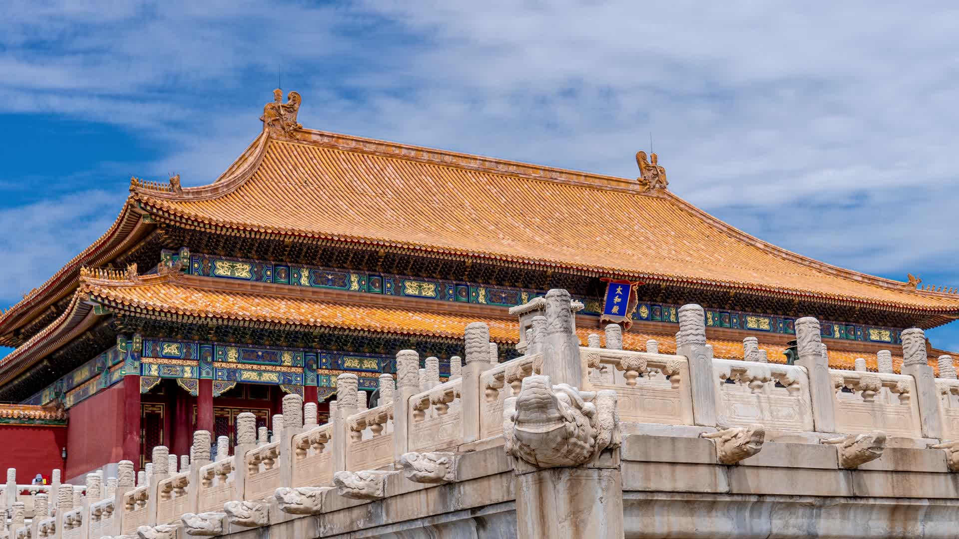 北京故宫博物院太和殿蓝天白云延时景点地标视频的预览图