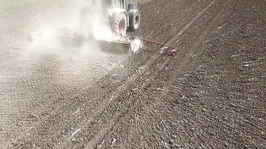 农业生产镜头视频的预览图