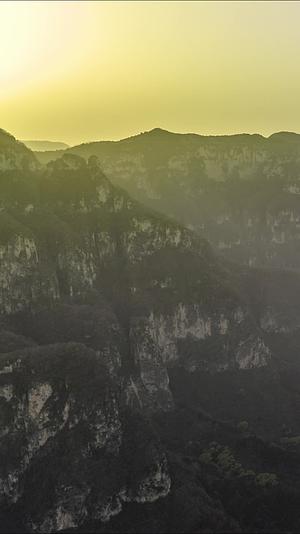 高清竖屏航拍山西太行山大峡谷日出景色视频的预览图