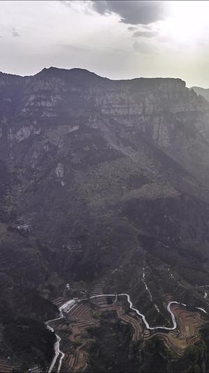 高清竖屏航拍山西太行山峡谷日落视频的预览图