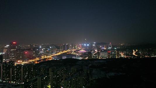济南CBD奥体中心城市建筑傍晚日落夜景4K航拍视频视频的预览图