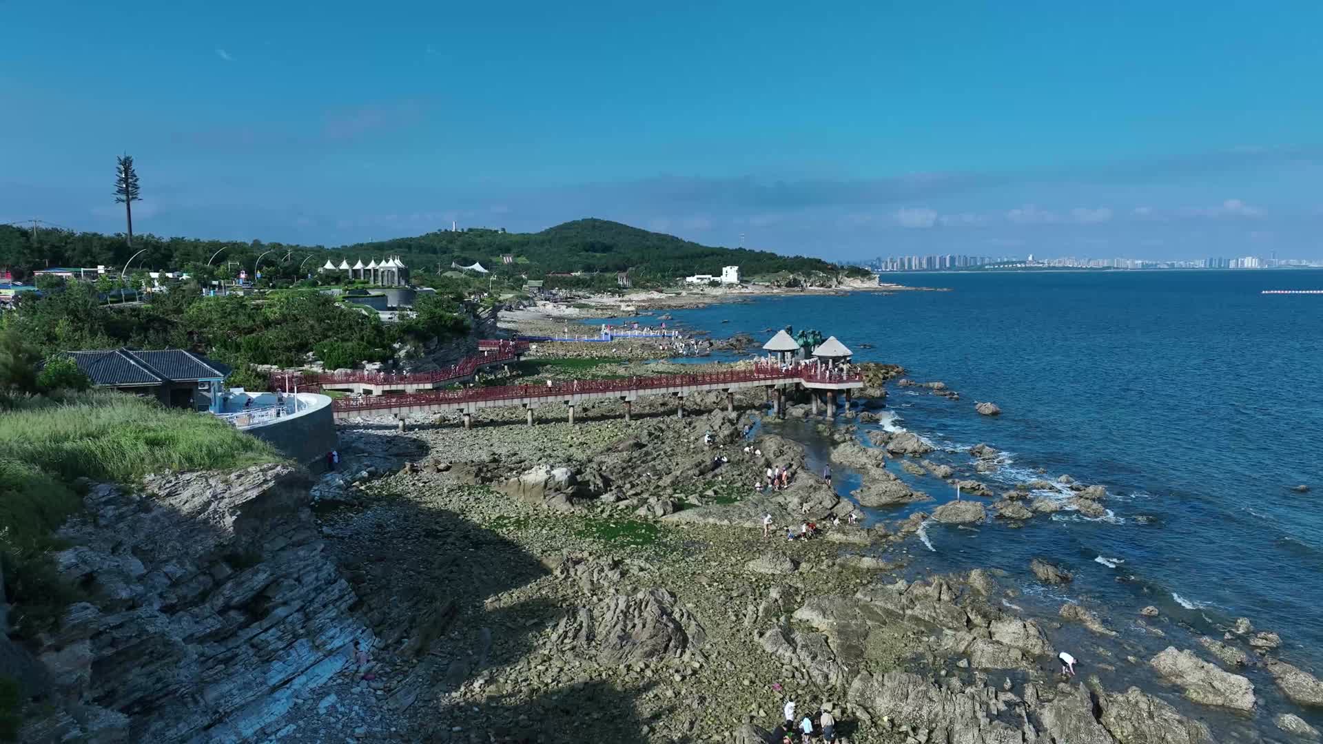 山东烟台养马岛海边大海旅游城市发展视频的预览图