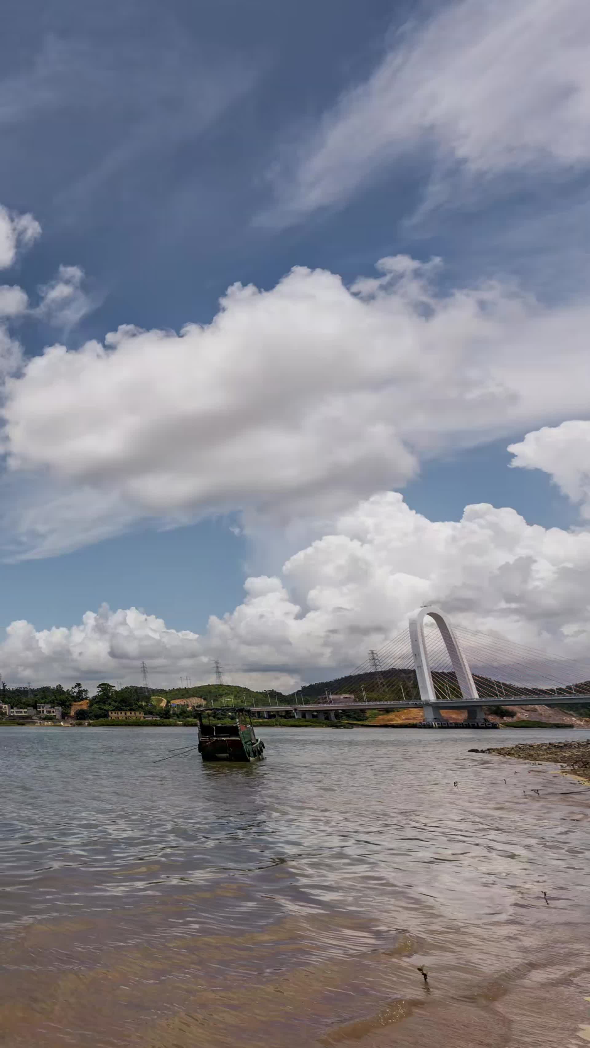 高清竖屏延时航拍广西防城港海边风云变化视频的预览图