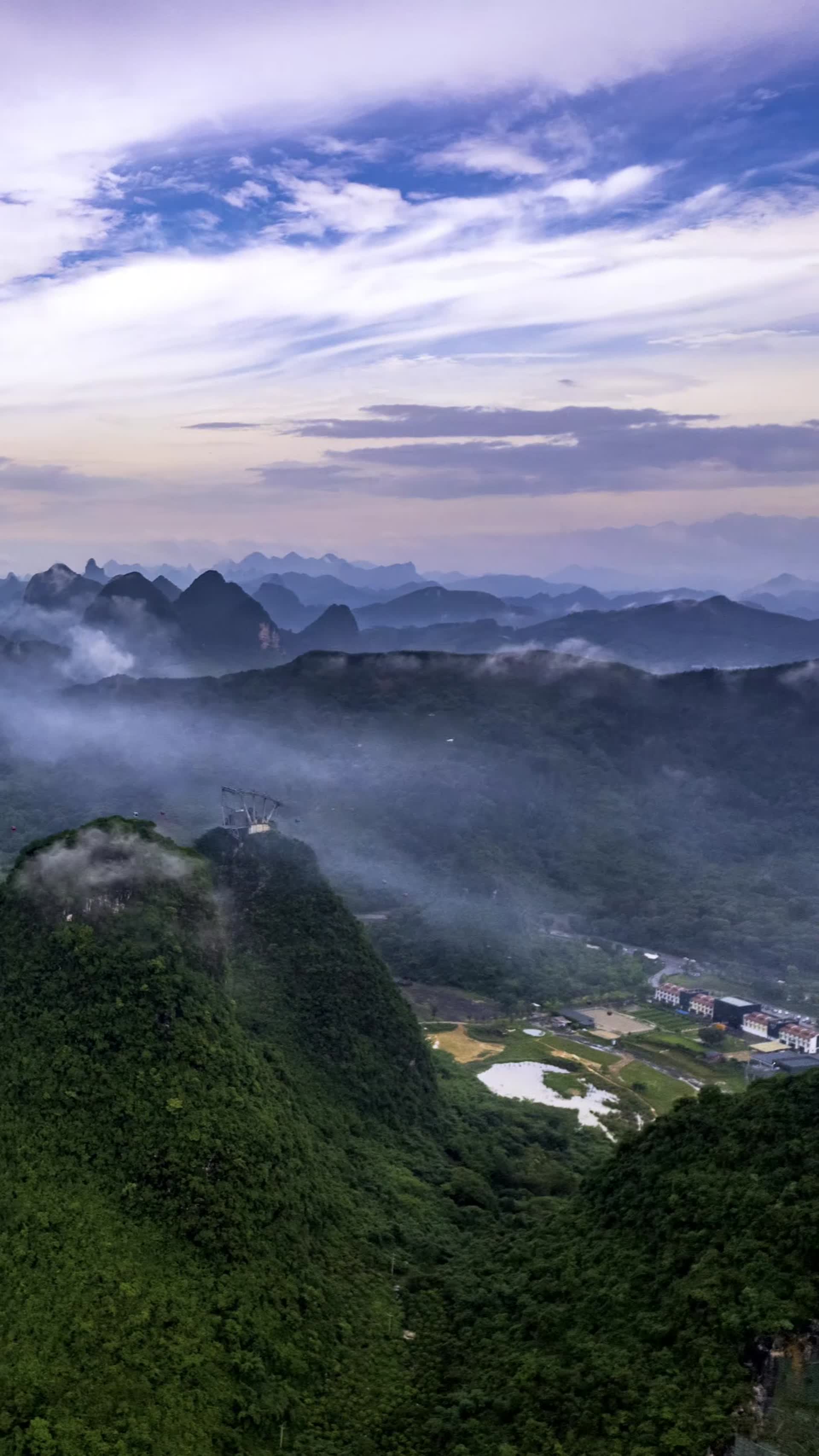 高清竖屏延时航拍广西桂林如意峰风光视频的预览图