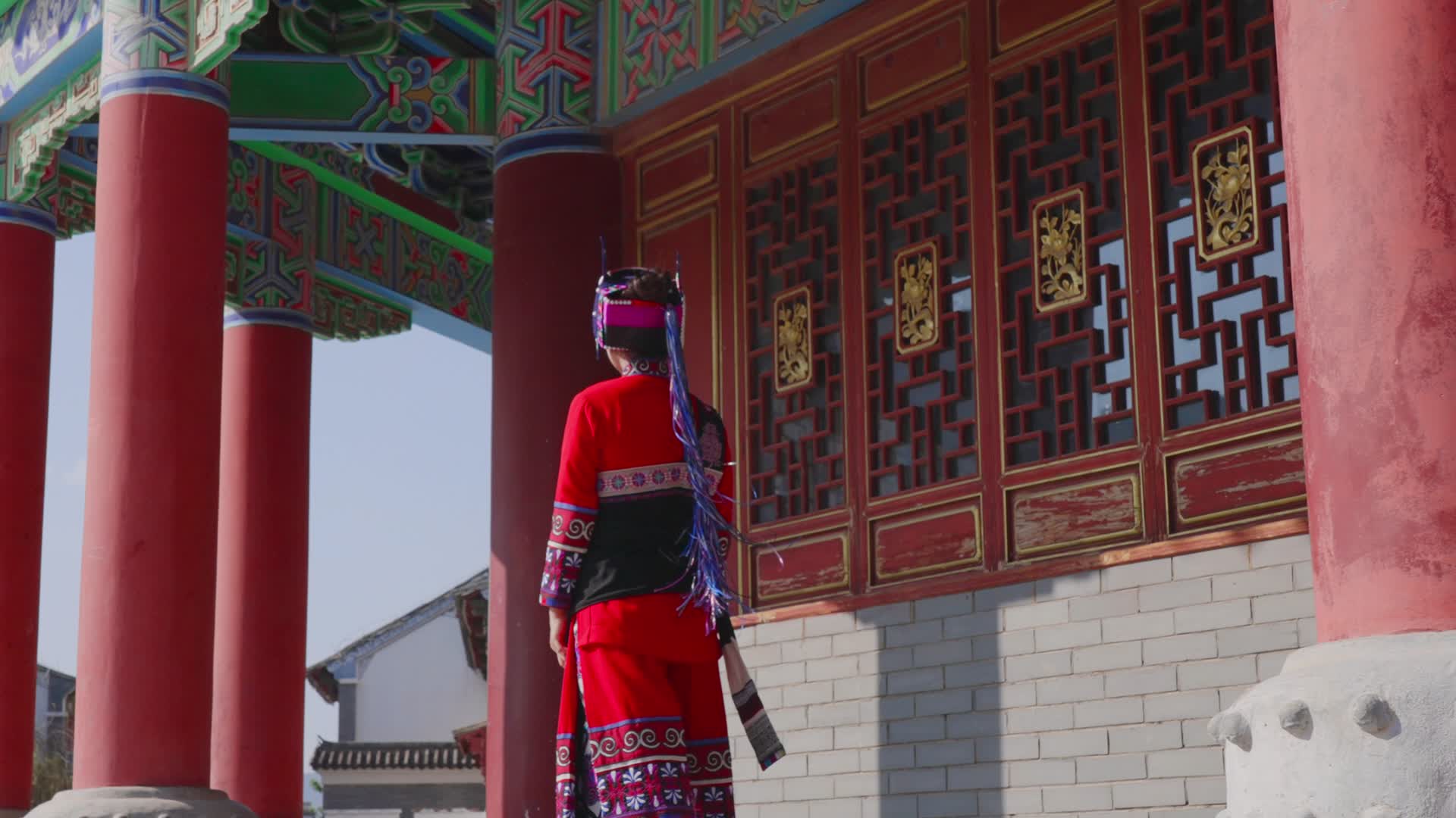中国风建筑佛塔楼阁云南少数民族阿诗玛姑娘视频的预览图