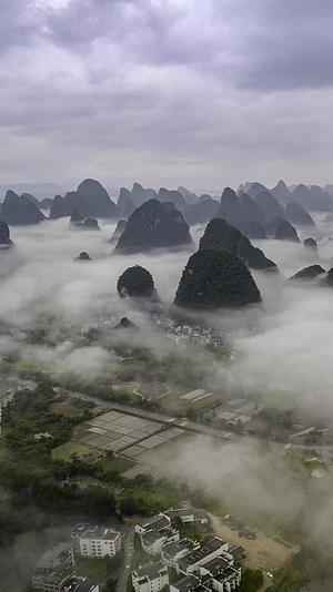高清竖屏延时航拍广西柳州烟雨遇龙河美景视频的预览图