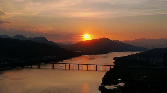江景夕阳落日航拍空镜视频的预览图