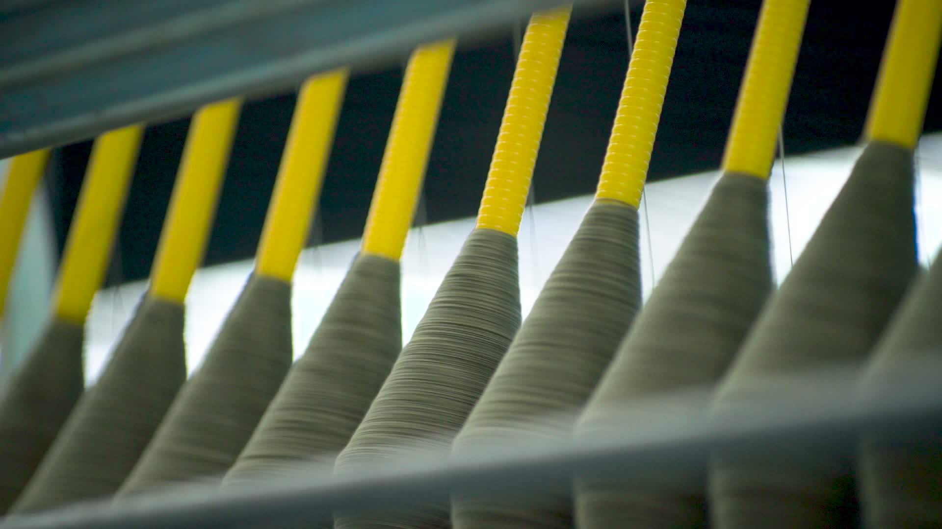 羊绒纺织纺线织线针织4K视频的预览图