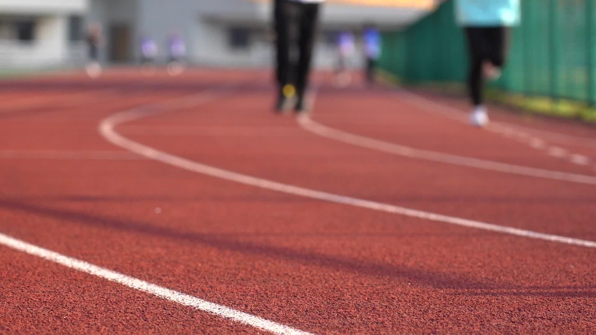 健身运动操场绿道城市跑步视频的预览图