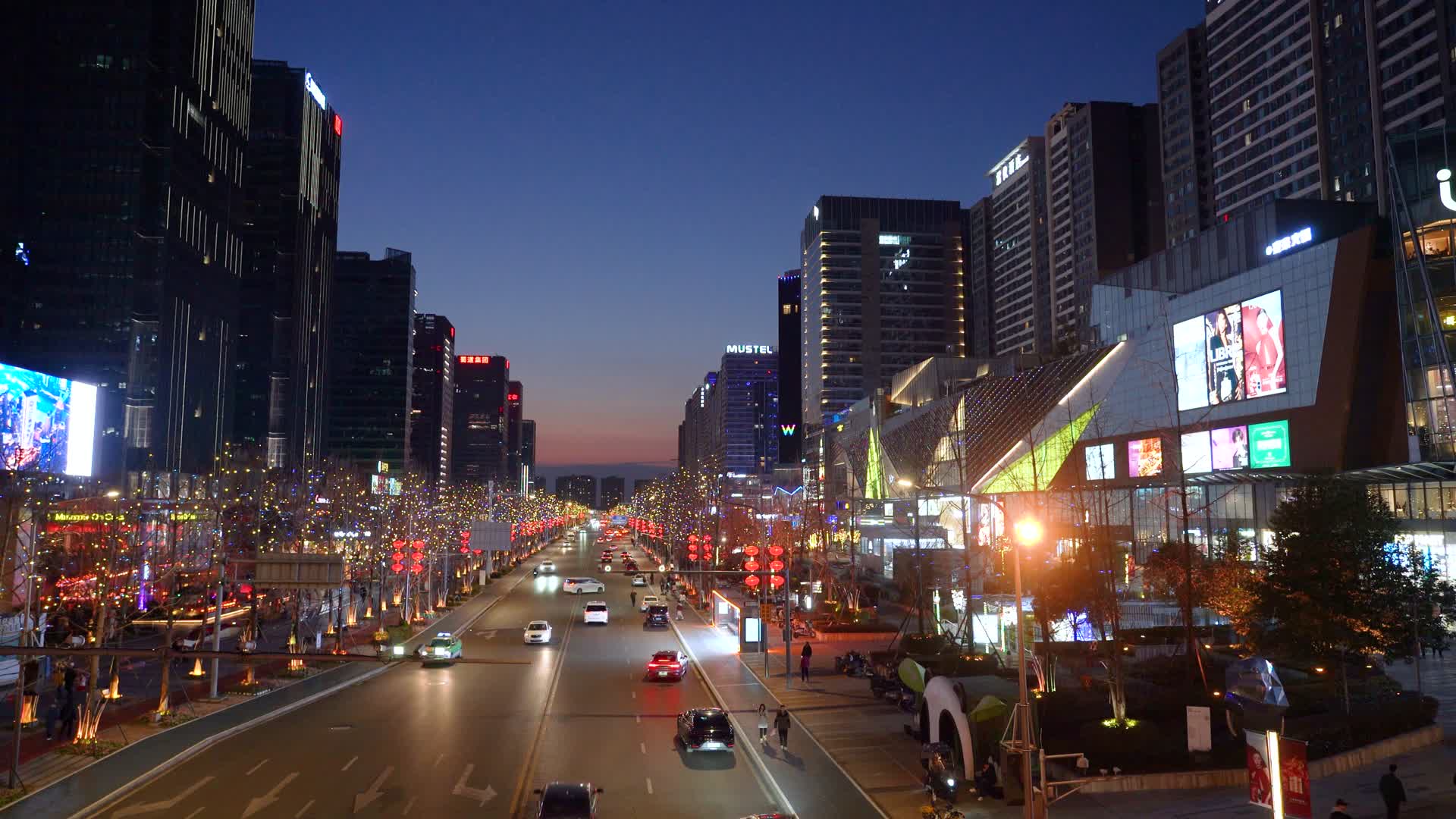 4K成都城市都市繁华街道交通夜景实拍视频视频的预览图