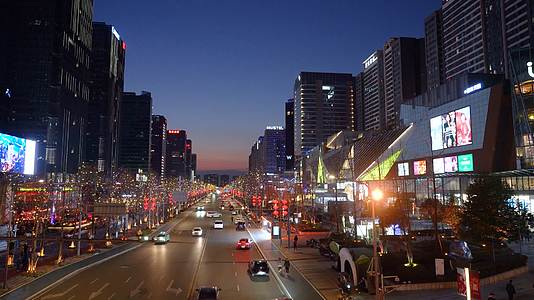 4K成都城市都市繁华街道交通夜景实拍视频视频的预览图