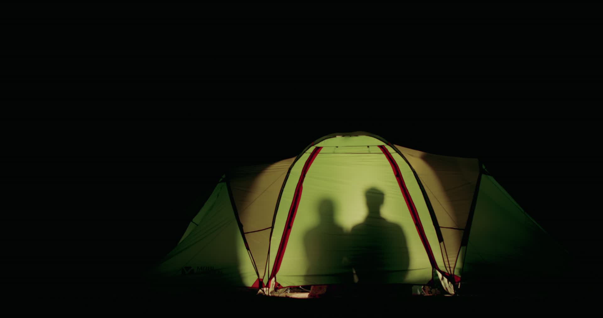 帐篷情侣视频的预览图