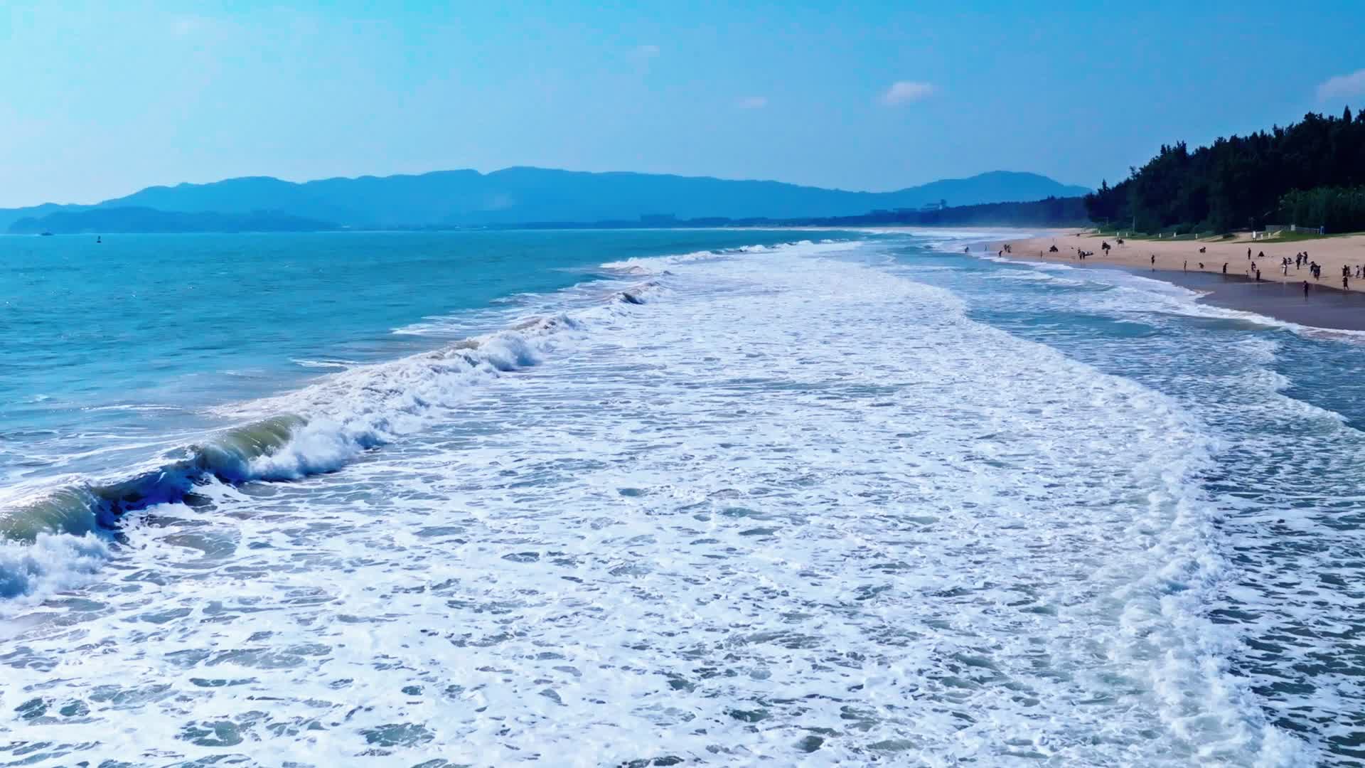 三亚海棠湾海滩航拍慢动作视频的预览图
