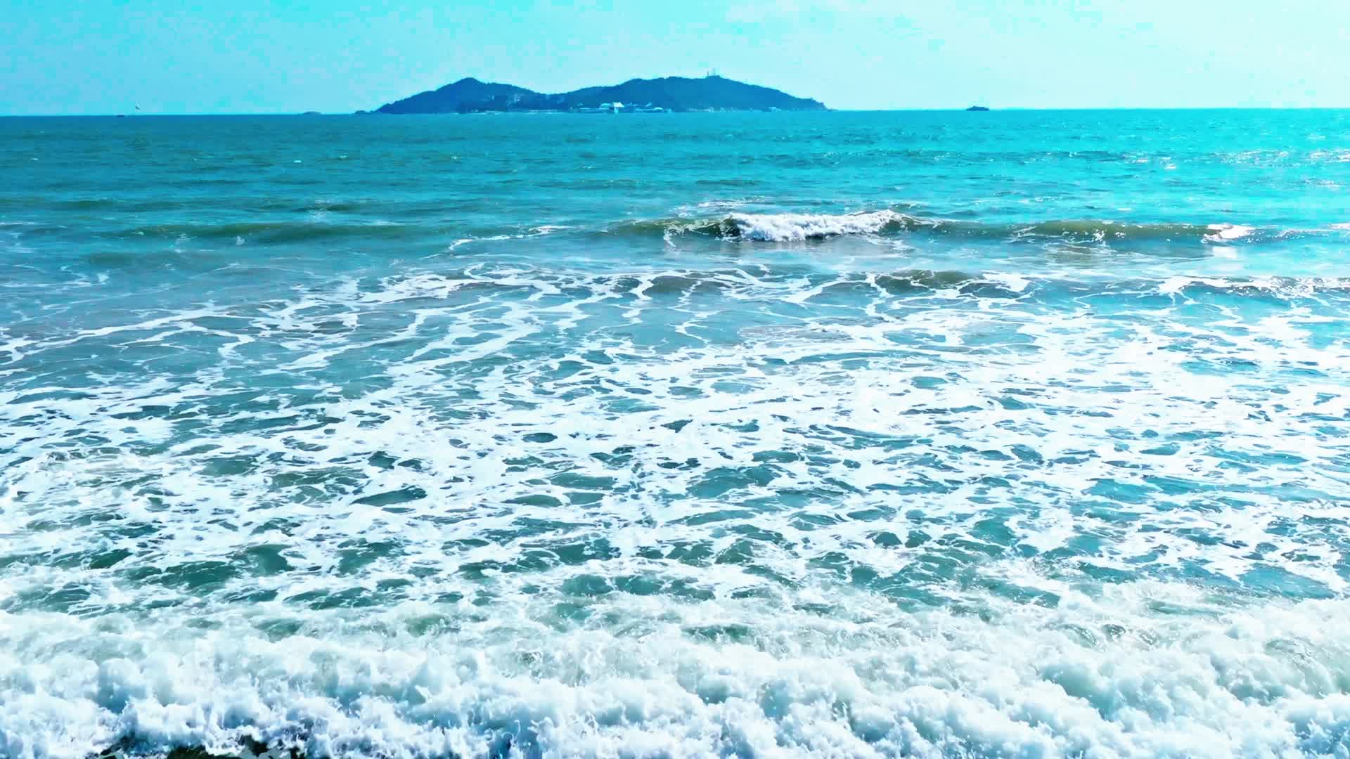 三亚海棠湾海滩航拍慢动作视频的预览图