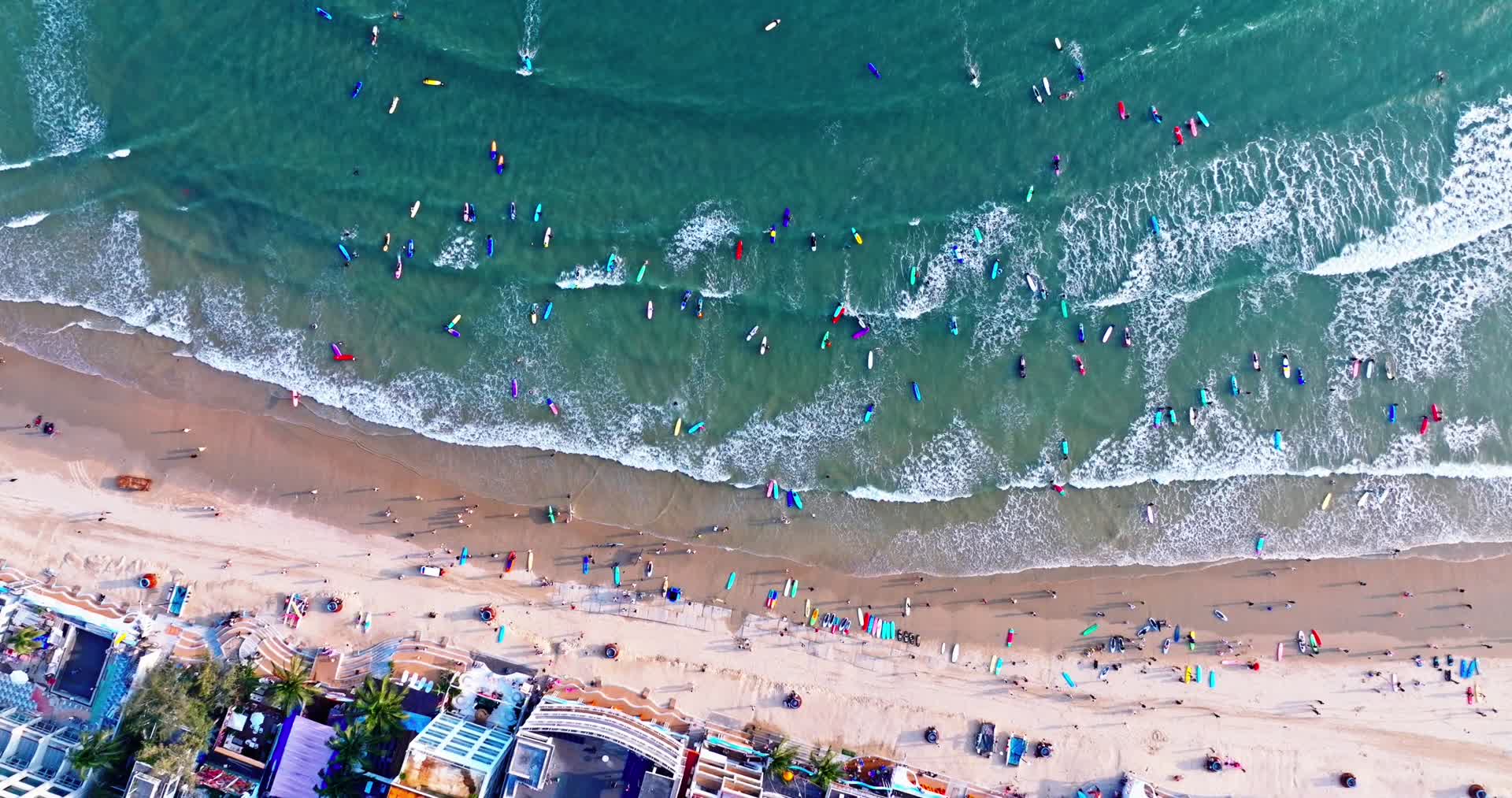 海南三亚海棠湾后海冲浪沙滩视频的预览图
