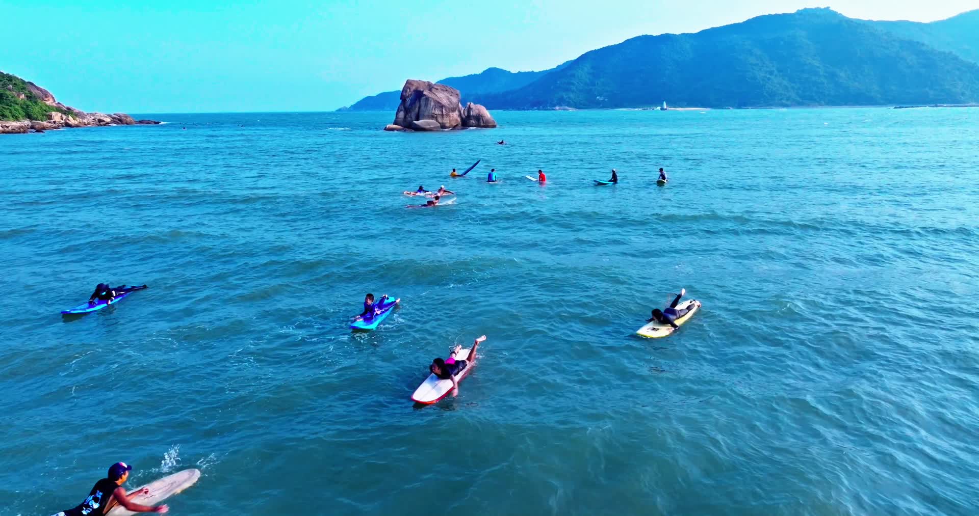 海南三亚海棠湾后海冲浪沙滩视频的预览图