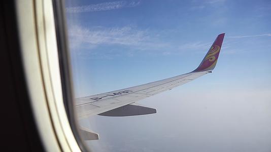 南方航空旅游航拍飞机高空穿越云层飞行视频的预览图