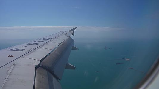 旅行飞机航拍高空云层视频的预览图