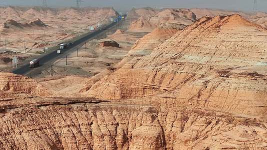 4k航拍南疆独库公路自然景色视频的预览图