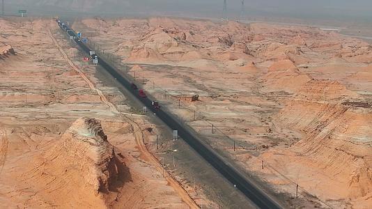 4K航拍南疆独库公路自然风光美景视频的预览图