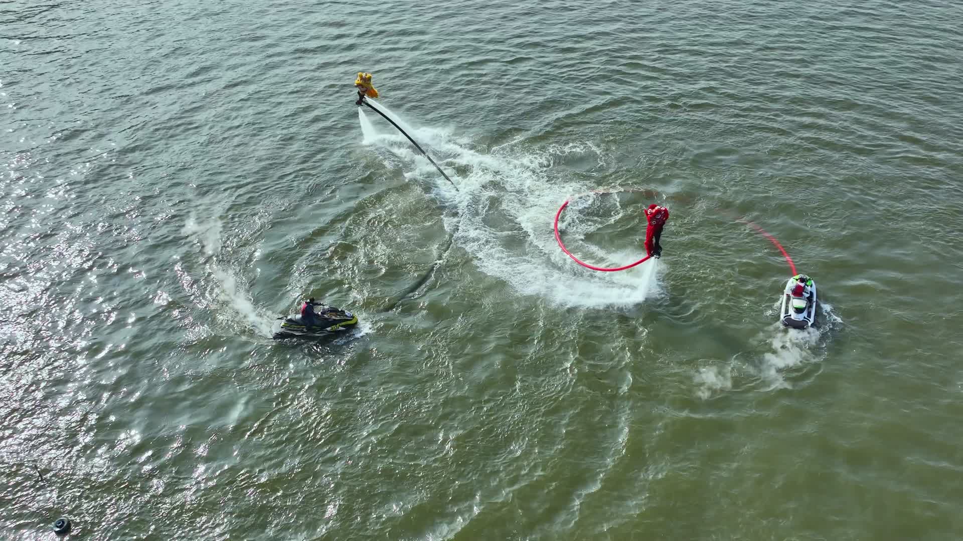 水上飞人舞狮表演航拍视频的预览图