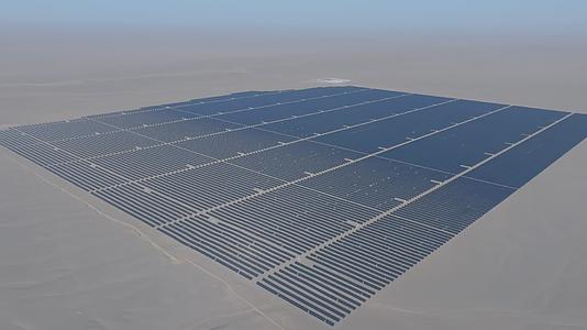 太阳能电池板光伏产业西北太阳能绿色能源碳排放视频的预览图