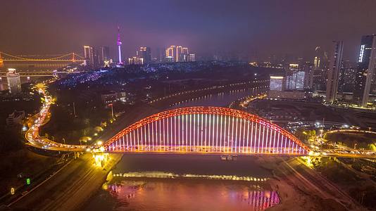 8K湖北武汉汉江晴川桥夜景航拍延时视频的预览图