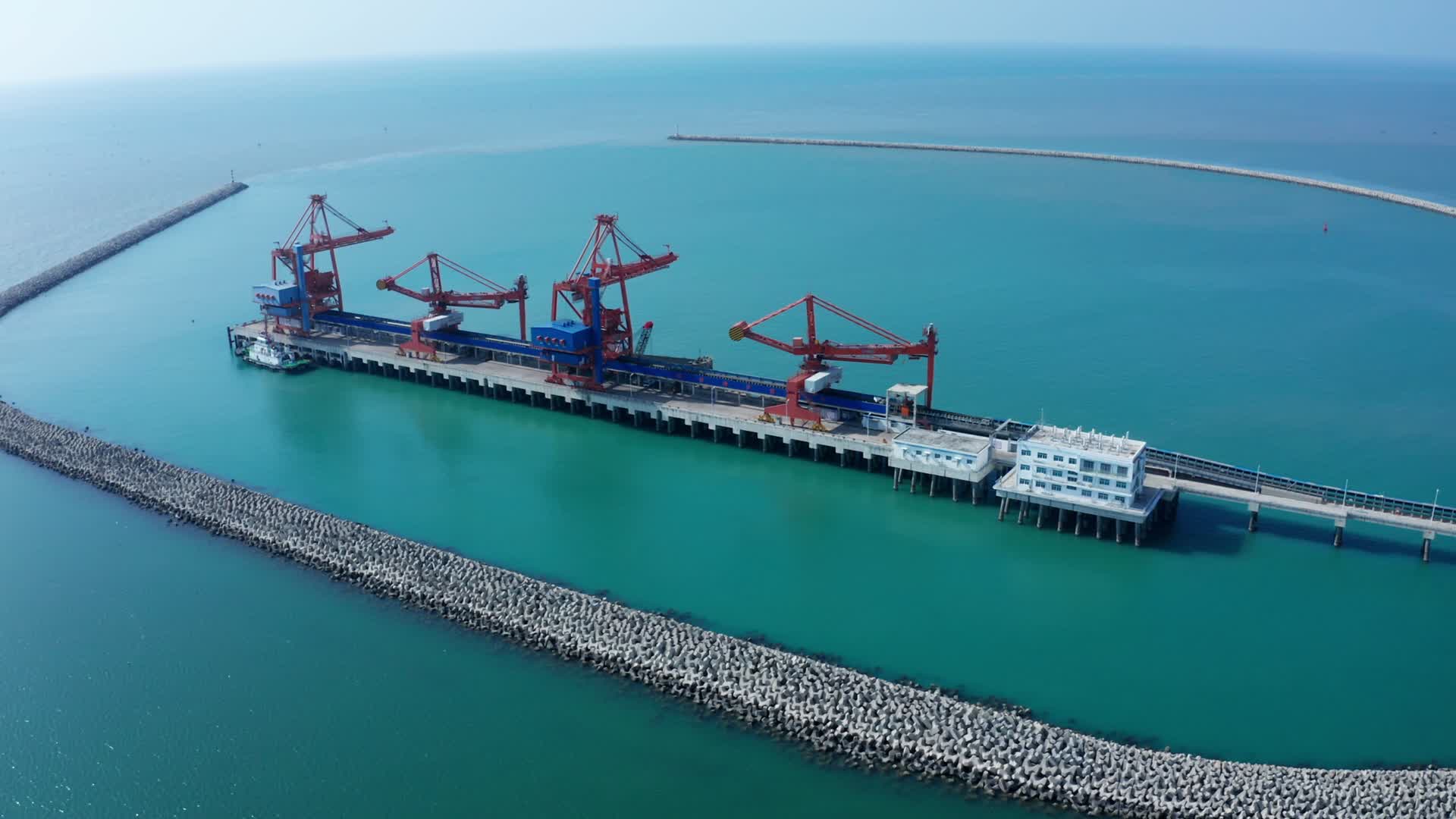 海港南海海洋物流货轮邮轮码头视频的预览图